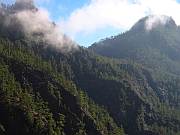 Der Wanderweg verläuft quer zur Bildmitte.