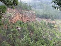 Steilwand an der Strasse