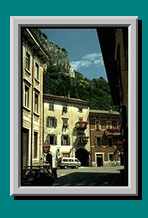 Im Blick das Wallfahrtskirchlein Santuario di Monte Albano