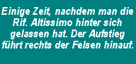 Einige Zeit, nachdem man die Rif. Altissimo hinter sich gelassen hat. Der Aufstieg f&uuml;hrt rechts der Felsen hinauf.