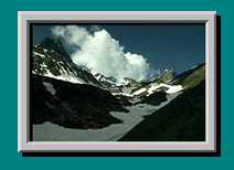 Der Weg f&uuml;hrte an der linken Bergflanke des Ferdenrothorn entlang.