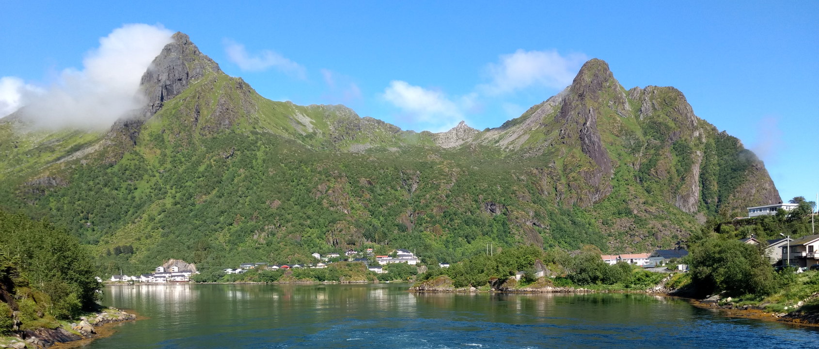 Solvär Lofoten Hausberg Floya rechts